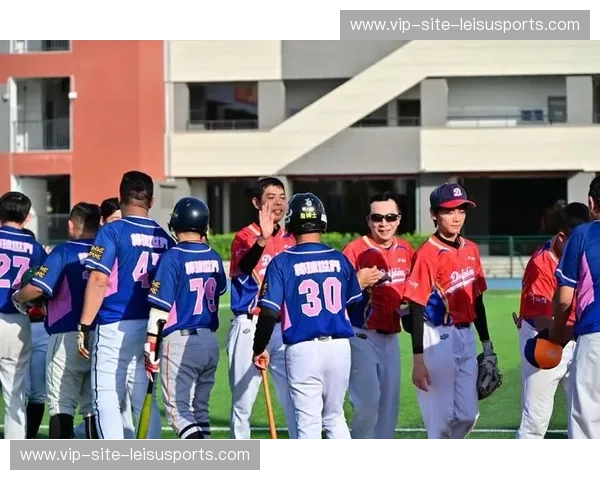 垒球资讯:赛场热浪、装备解密与草根力量崛起